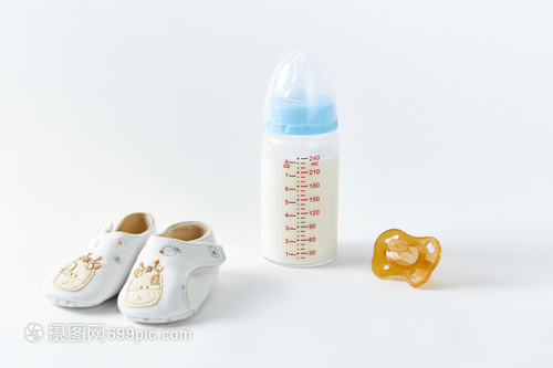 用心呵護(hù)，為愛(ài)啟航——詳解嬰兒鞋、奶瓶與奶嘴的選購(gòu)與使用指南